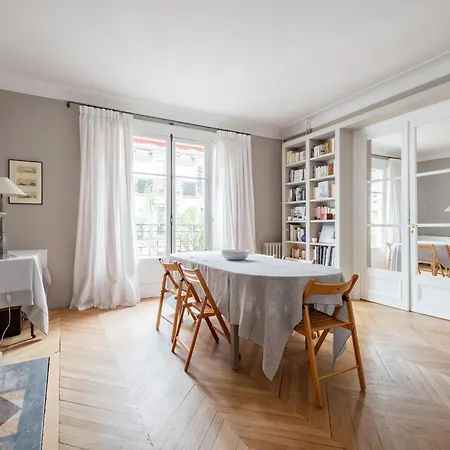 Veeve - A Sophisticated Spectacle Apartment Paris