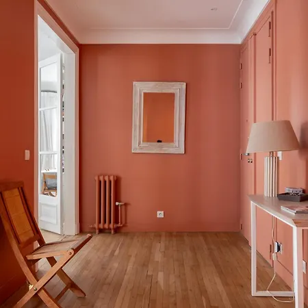 Veeve - A Sophisticated Spectacle Apartment Paris