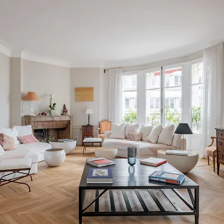 Apartment Veeve - A Sophisticated Spectacle Paris