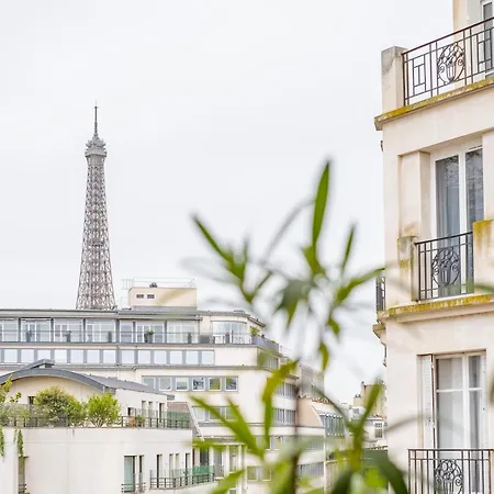 Veeve - A Sophisticated Spectacle Paris